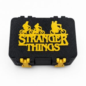Caixa Multiuso com Divisória para Figurinhas, Tema Stranger Things, Preta e Dourado